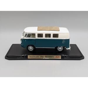 Road Signature Deluxe Cloth Top 1962 Volkswagen Microbus Green & White 1:18